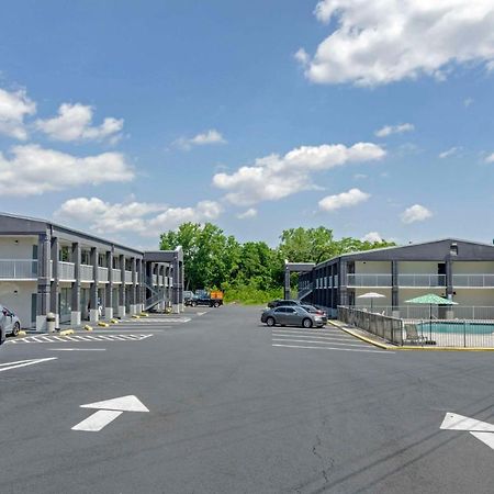 Suburban Studios Verona - Staunton North Bagian luar foto