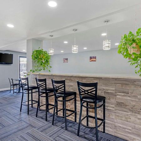 Suburban Studios Verona - Staunton North Bagian luar foto