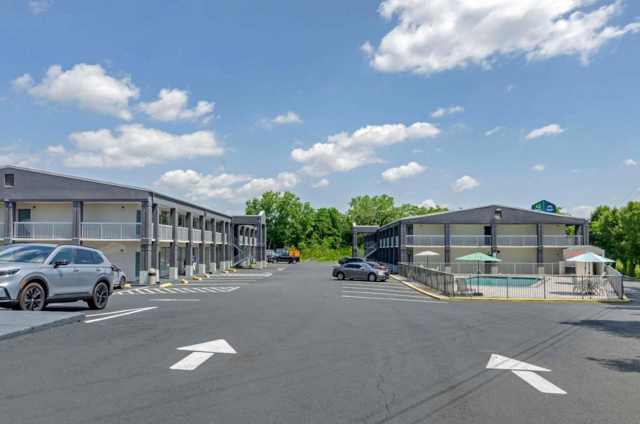 Suburban Studios Verona - Staunton North Bagian luar foto